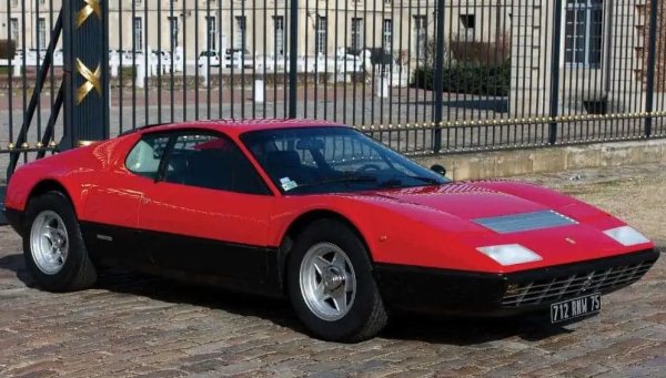 Ferrari продължава да утвърждава господството си и през следващото десетилетие. Сред все по-гореща и по-гореща конкуренция, при която Lamborghini казват, че техният Countach може да развие 320 км/ч (не, не може), отново Ferrari взема короната. 

Струва си да се отбележи, че нито един BB никога не е бил продаван първоначално в Северна Америка, тъй като чичо Енцо не вярва, че си струват разходите за спазване на допълнителните екологични разпоредби. Днес вероятно би го продавал само в САЩ. Ferrari изглежда е готов да задържи короната отново – и го прави.

